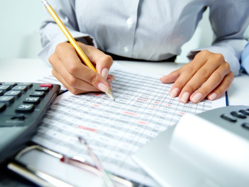 close-up-busy-businesswoman-1030x687